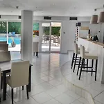 Restaurant De La Hotel 3*