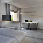 Hotel Restaurant De La 3*