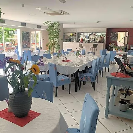 Restaurant De La Ξενοδοχείο 3*