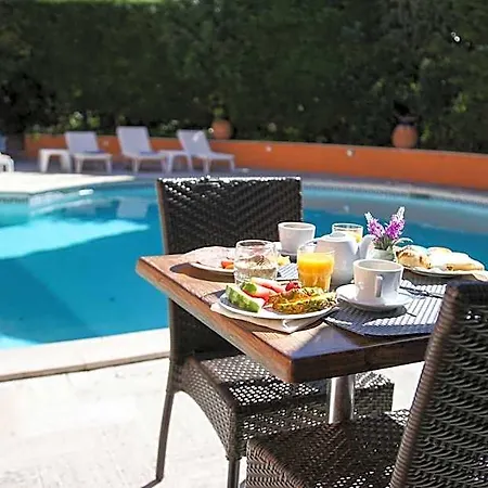 Restaurant De La Ξενοδοχείο 3*