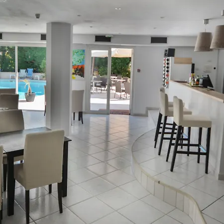 Restaurant De La ホテル 3*